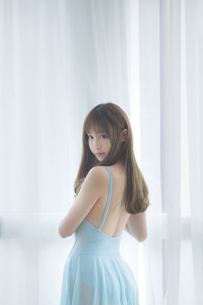 美女拔萝卜